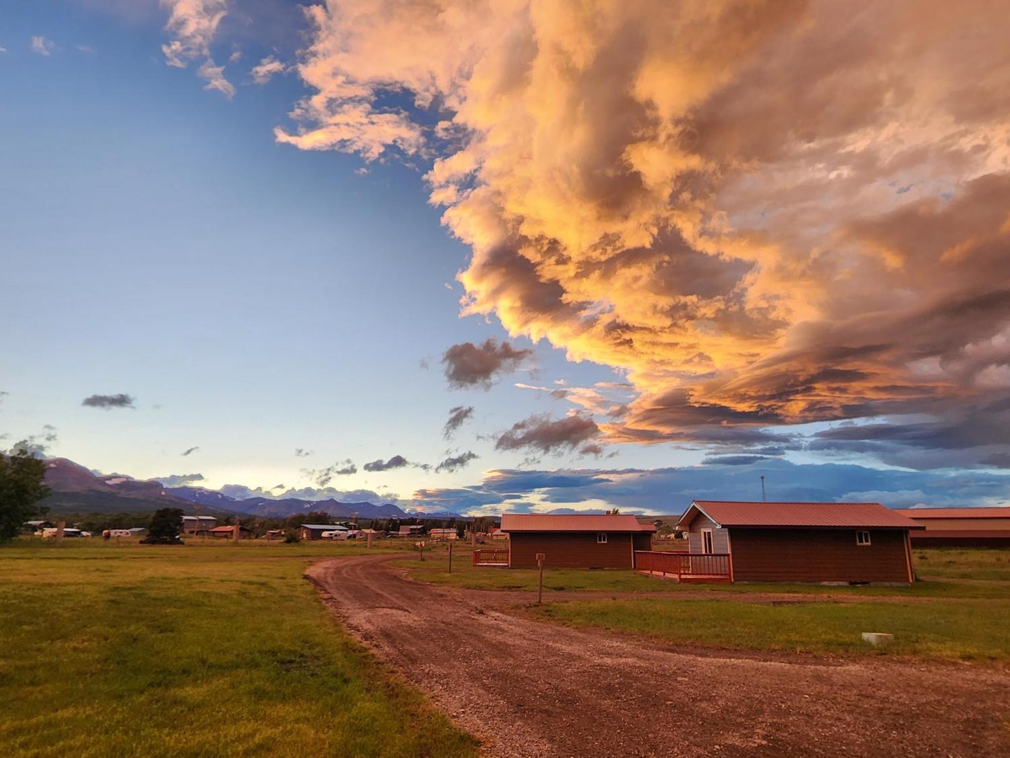 Circle R Motel East Glacier Park Village ภายนอก รูปภาพ