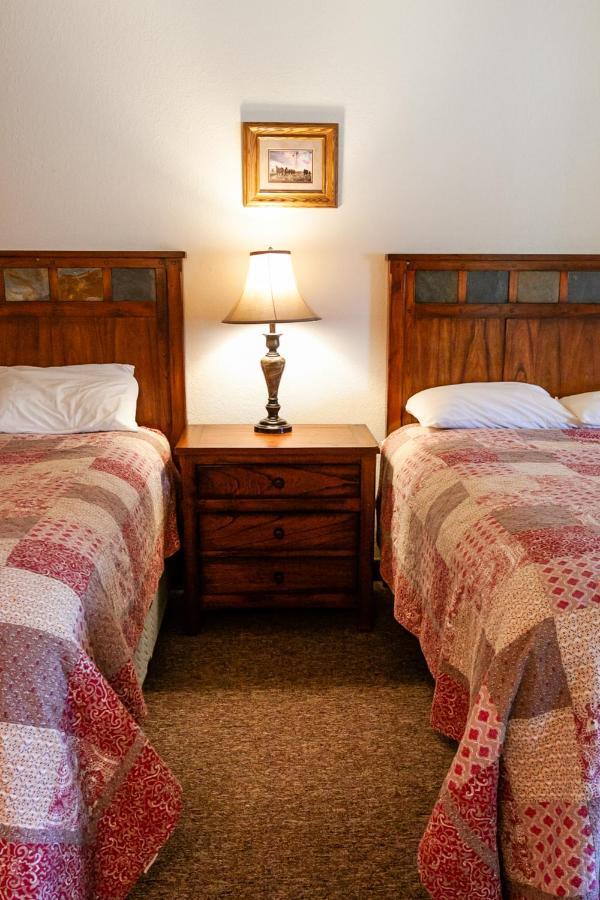 Circle R Motel East Glacier Park Village ภายนอก รูปภาพ